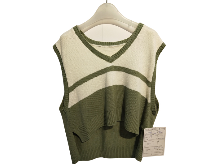 Two-tone vest